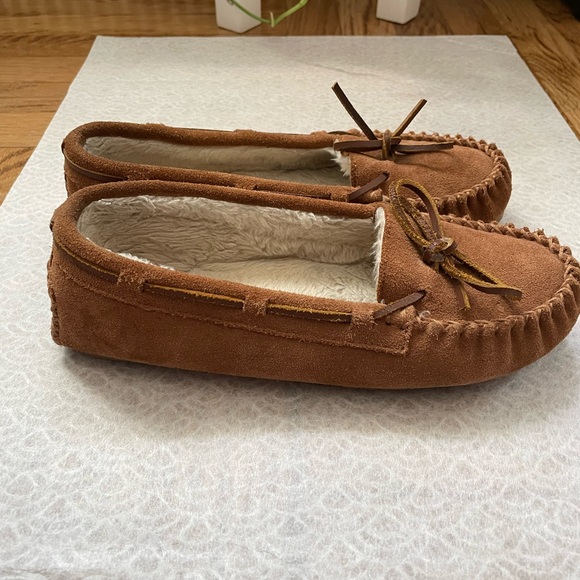 Cozy Clarks Moccasin Slipper, size 10 - Picture 1 of 6